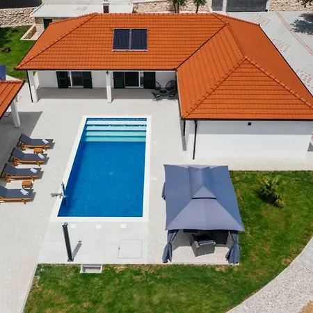 Luxury Dubravka - Heated Pool & Suitable For Disabled *