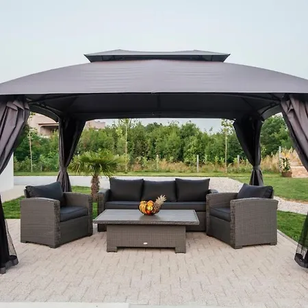 Вилла Luxury Dubravka - Heated Pool & Suitable For Disabled Sumet
