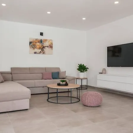 Luxury Dubravka - Heated Pool & Suitable For Disabled * Sumet