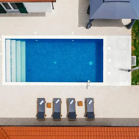 Luxury Dubravka - Heated Pool & Suitable For Disabled