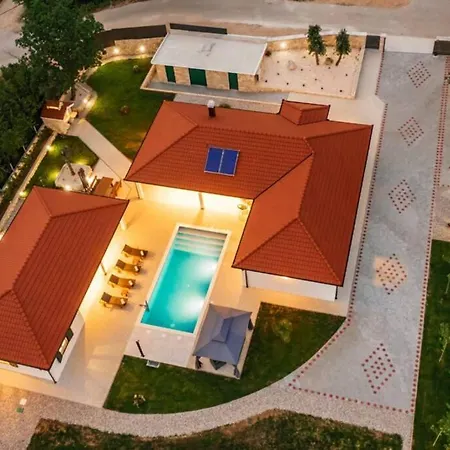 Luxury Dubravka - Heated Pool & Suitable For Disabled *