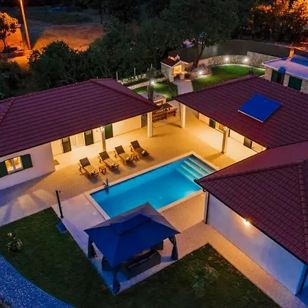 Luxury Dubravka - Heated Pool & Suitable For Disabled