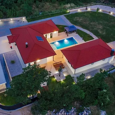Вилла Luxury Dubravka - Heated Pool & Suitable For Disabled