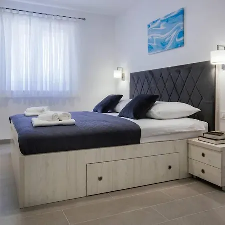 Вилла Luxury Dubravka - Heated Pool & Suitable For Disabled *