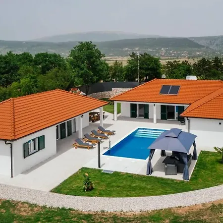 Вилла Luxury Dubravka - Heated Pool & Suitable For Disabled *