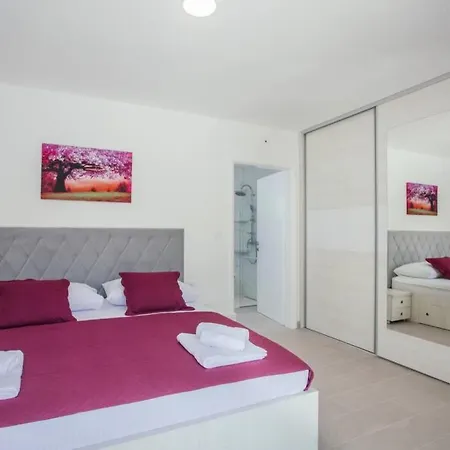 Luxury Dubravka - Heated Pool & Suitable For Disabled *