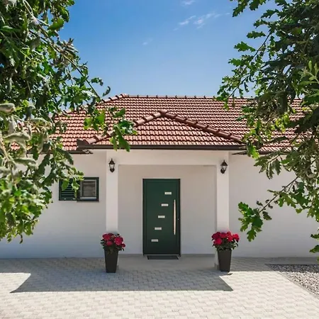 Luxury Dubravka - Heated Pool & Suitable For Disabled Sumet