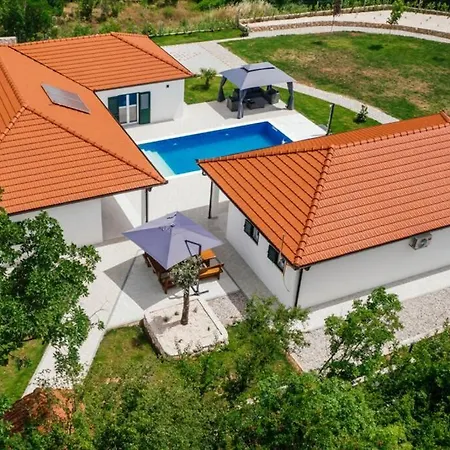 Luxury Dubravka - Heated Pool & Suitable For Disabled