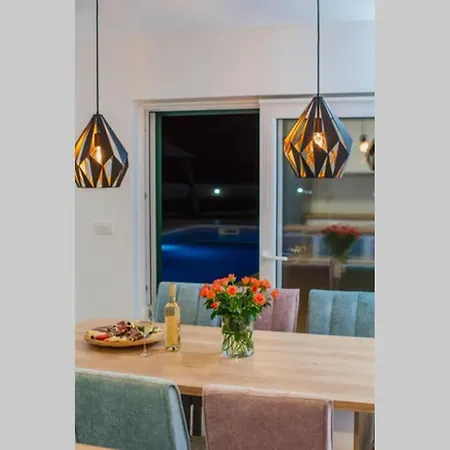 Luxury Dubravka - Heated Pool & Suitable For Disabled